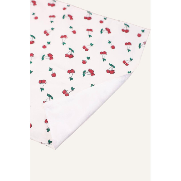 Непромокаюча пелюшка · 120×60 см · Біла з вишеньками — Babywear