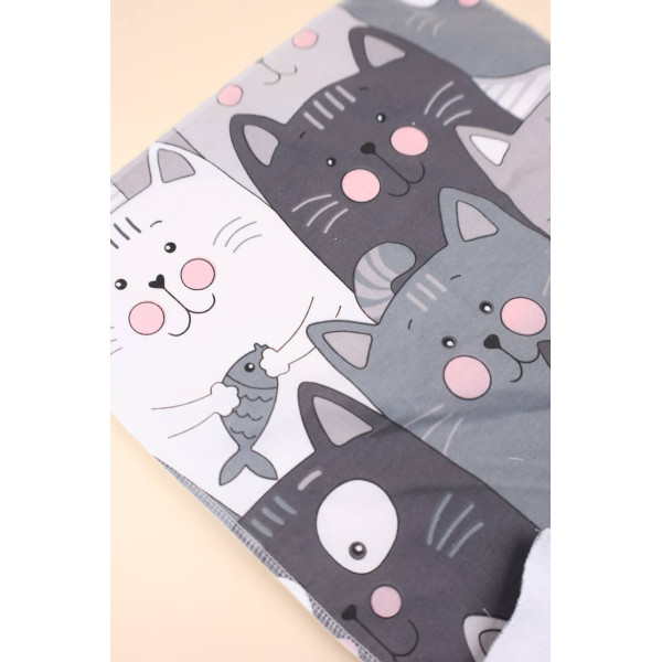 Непромокаюча пелюшка · 50×40 см. · Сіра з котами · Водонепроникна — Babywear