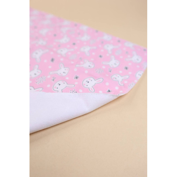 Непромокаюча пелюшка · 60×45 см · Зайчики на рожевому — Babywear