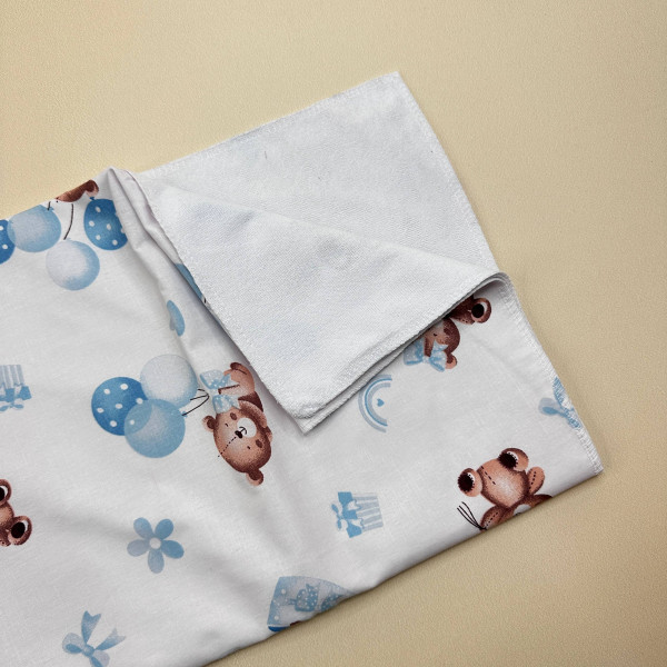 Непромокаюча пелюшка · 120×60 см · Біла з блакитними кульками — Babywear