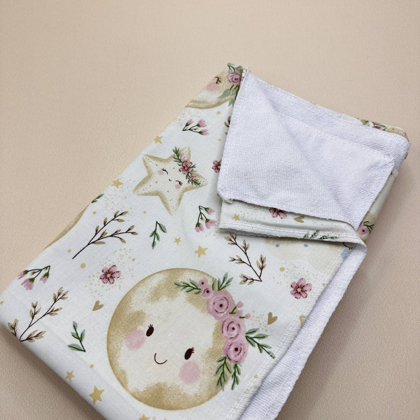 Непромокаюча пелюшка · 120×60 см · Біла місяць зорі — Babywear