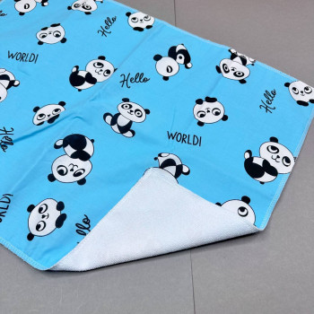Непромокаюча пелюшка · 120×60 см · Блакитна з пандочками — Babywear