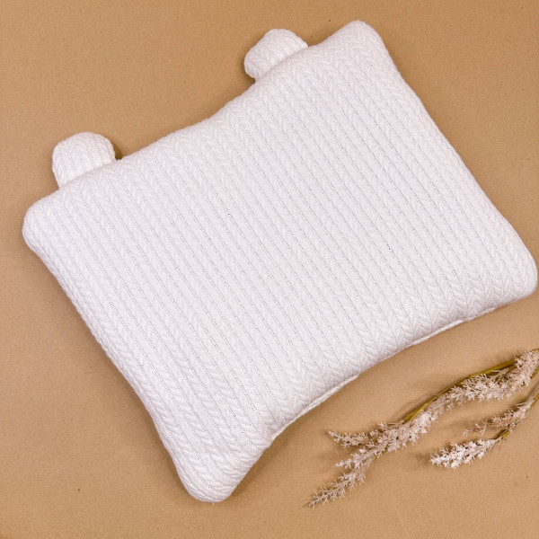 Подушка з вушками в'язана Біла
