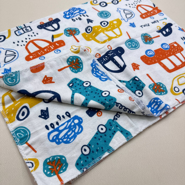Байкова пелюшка · 110×90 см. · кольорові машинки — Babywear