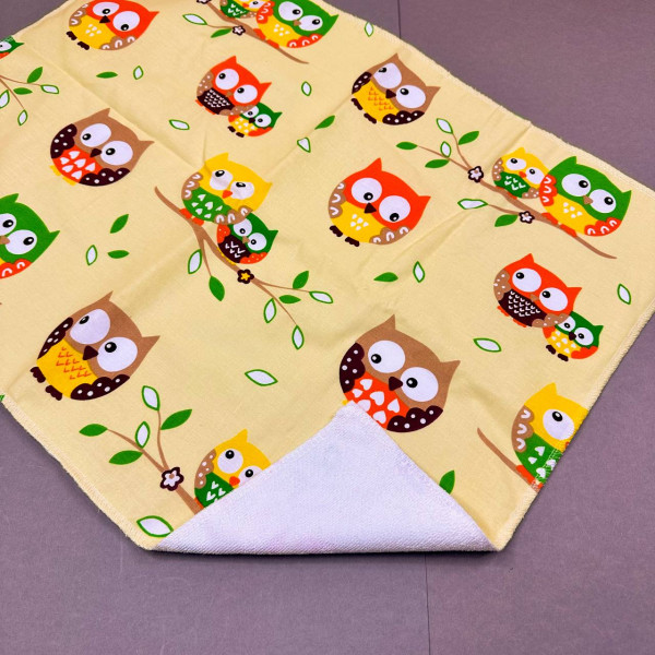 Непромокаюча пелюшка · 60×45 см · Блідо-жовта з совенятами — Babywear