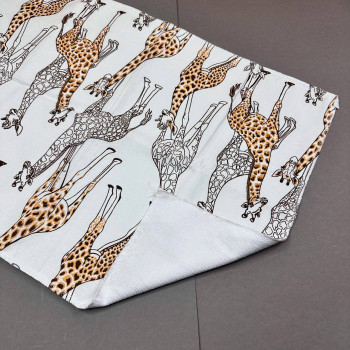 Непромокаюча пелюшка · 120×60 см · Біла з жирафиками — Babywear