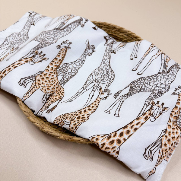Непромокаюча пелюшка · 120×60 см · Біла з жирафиками — Babywear