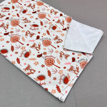 Непромокаюча пелюшка · 80×65 см · Коричневі тваринки та дерева — Babywear
