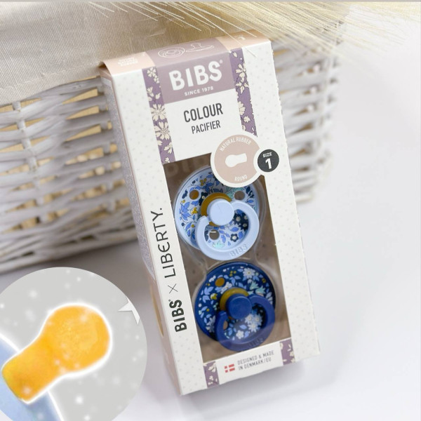 Пустушки BIBS Colour 2 шт/уп круглі Блакитна та синя з квітами