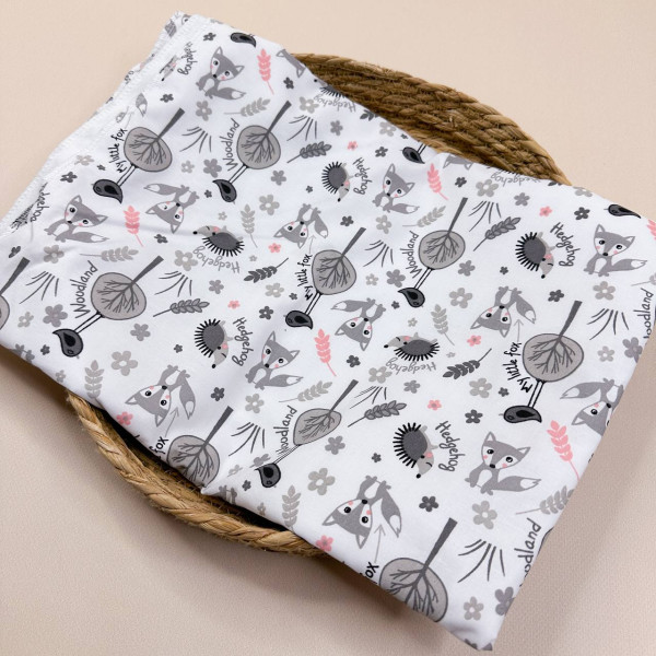 Непромокаюча пелюшка · 120×60 см · Сірі лисиці з їжаками — Babywear