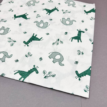 Ситцева пелюшка · 90×100 см · Зелені слоники та жирафи — Babywear