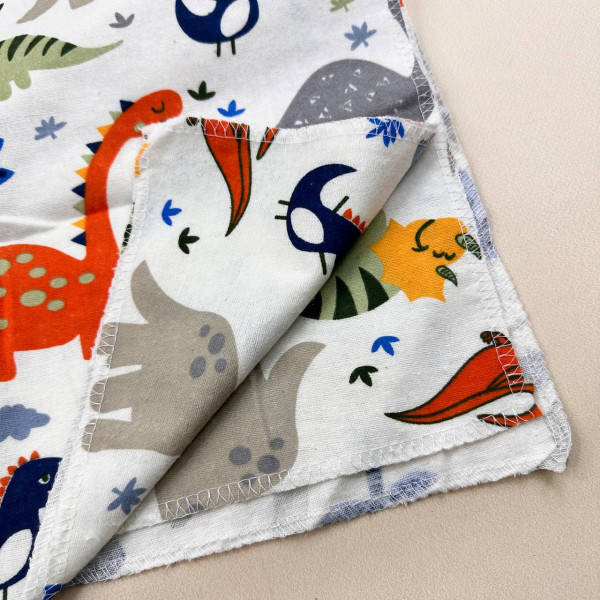 Байкова пелюшка · 110×90 см. · Біла із динозаврами · Тепла — Babywear