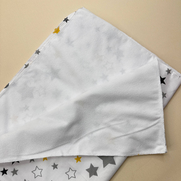 Непромокаюча пелюшка · 120×60 см · Біла з зірками — Babywear