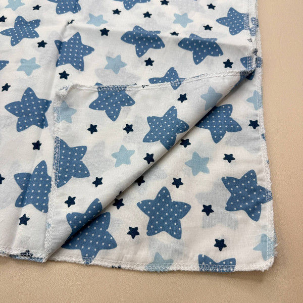 Ситцева пелюшка · 90×100 см · Біла з блакитними зірочками — Babywear