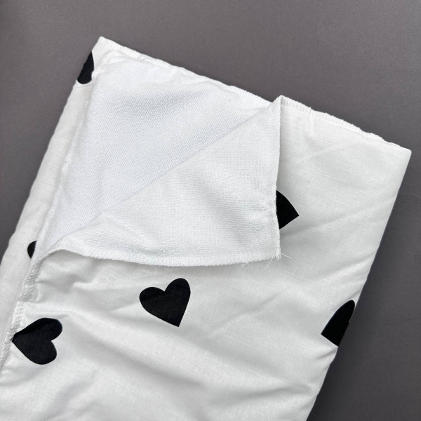 Непромокаюча пелюшка · Біла з чорними сердечками · З синтепоном — Babywear