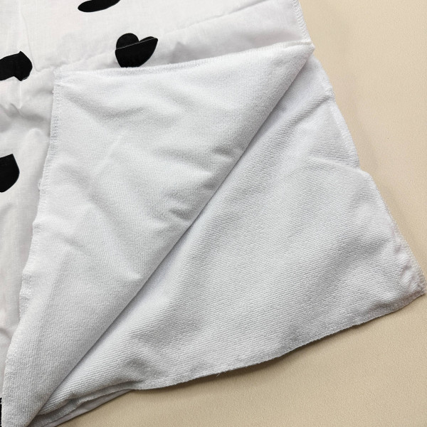 Непромокаюча пелюшка · Біла з чорними сердечками · З синтепоном — Babywear