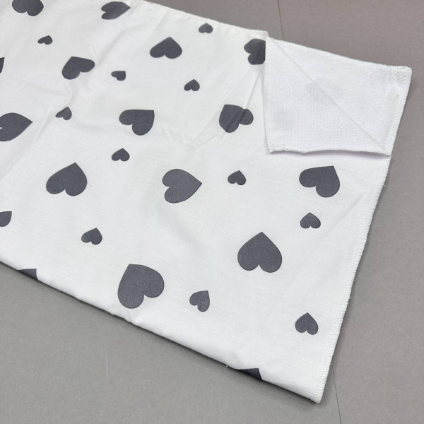 Непромокаюча пелюшка · 120×60 см · Біла сірі сердечки — Babywear
