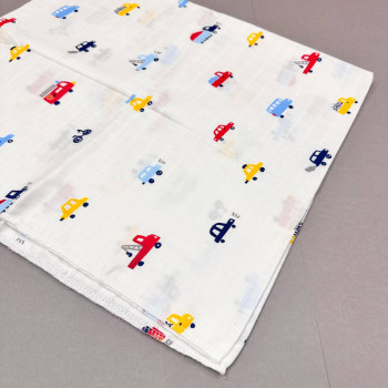 Муслінова пелюшка · 90×80 см. · Біла з машинками — Babywear