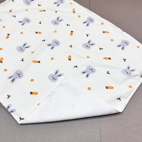 Непромокаюча пелюшка · 120×60 см · Сірі зайчики — Babywear