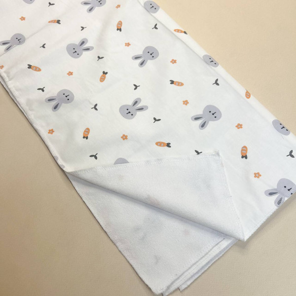 Непромокаюча пелюшка · 120×60 см · Сірі зайчики — Babywear