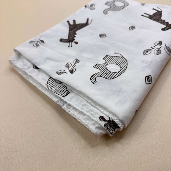 Ситцева пелюшка · 90×100 см · Чорні слоники жирафи — Babywear