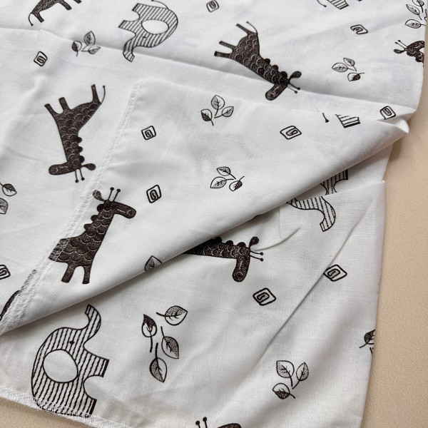Ситцева пелюшка · 90×100 см · Чорні слоники жирафи — Babywear