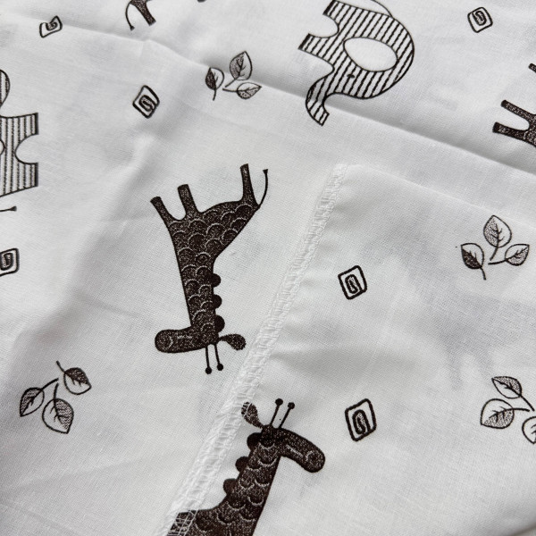 Ситцева пелюшка · 90×100 см · Чорні слоники жирафи — Babywear