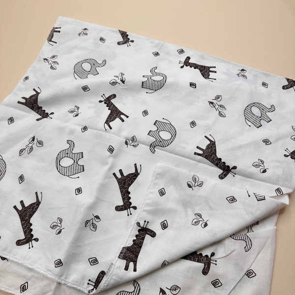 Ситцева пелюшка · 90×100 см · Чорні слоники жирафи — Babywear