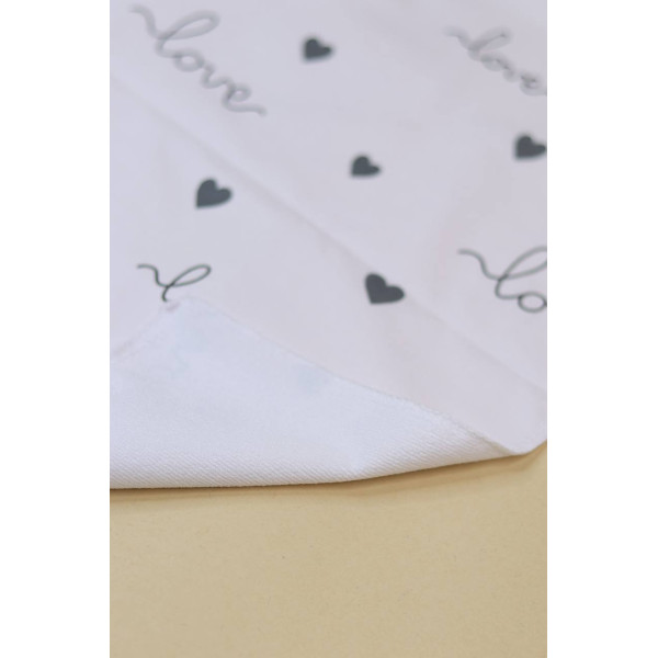 Непромокаюча пелюшка · 120×60 см · Біла сердечка Love — Babywear